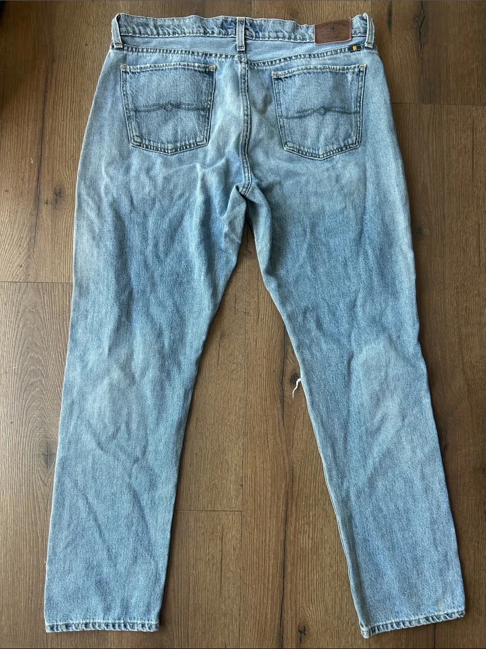 Lucky Brand Men's Light Blue Distressed Slim Straight Jeans ! Size 8/29